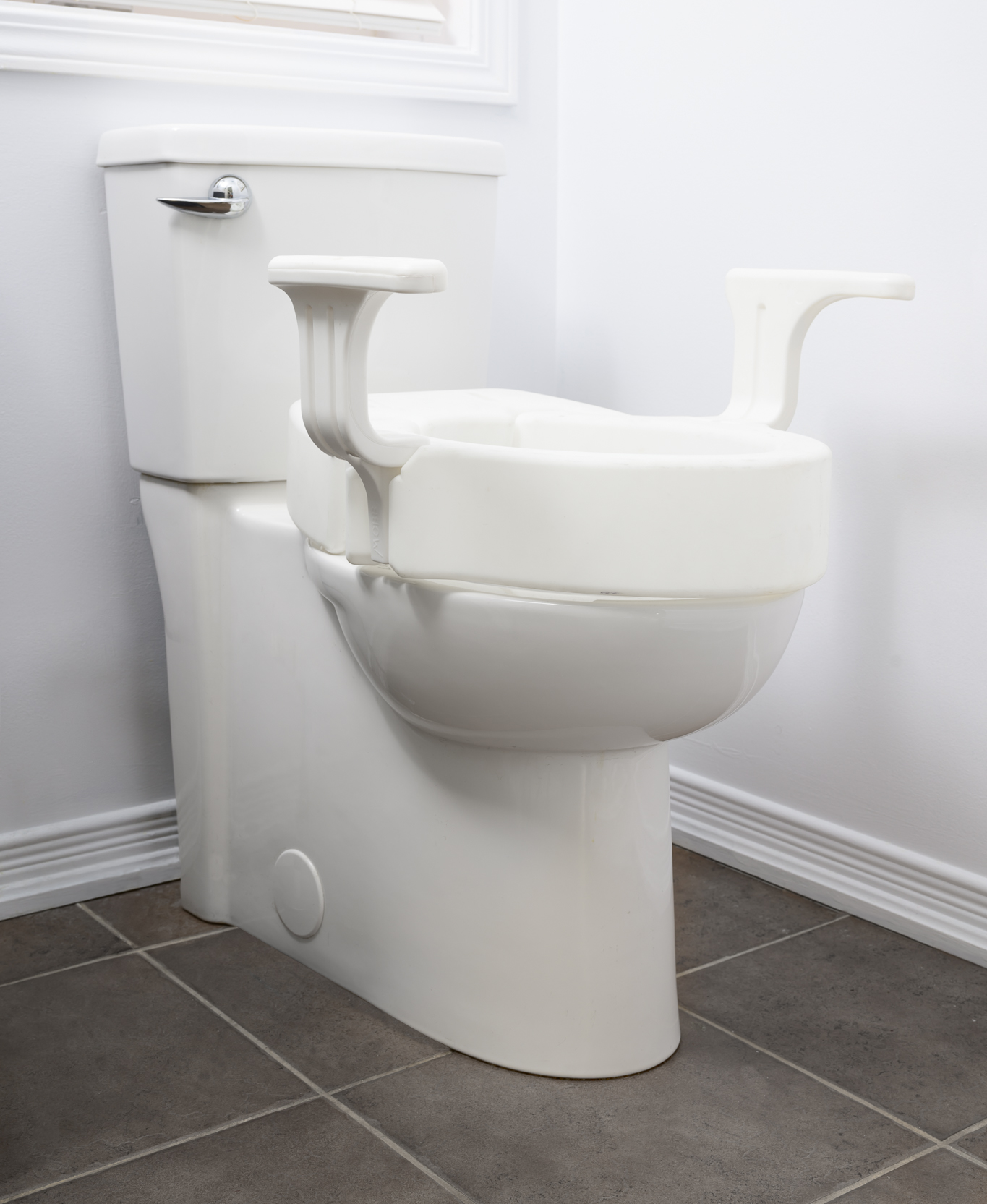 4" HINGED RAISED TOILET SEAT W/HANDLES