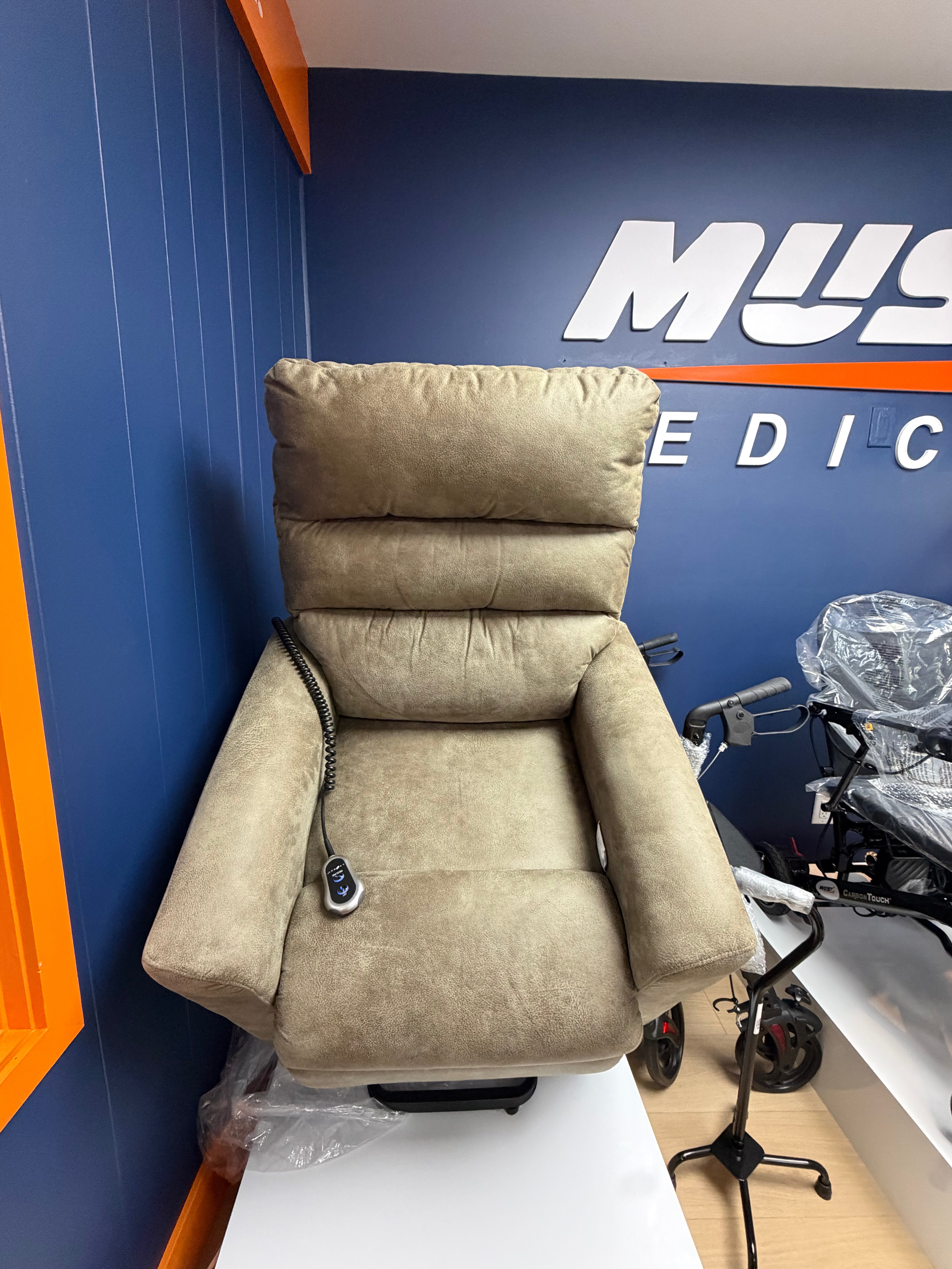 La-Z-Boy Liam Power Recliner | Model 3BL-786 | Premium Comfort Furniture