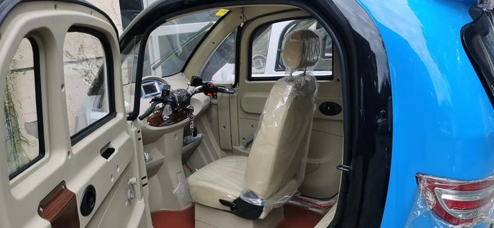Golf Long Range Fully Enclosed Mobility Scooter by Gio