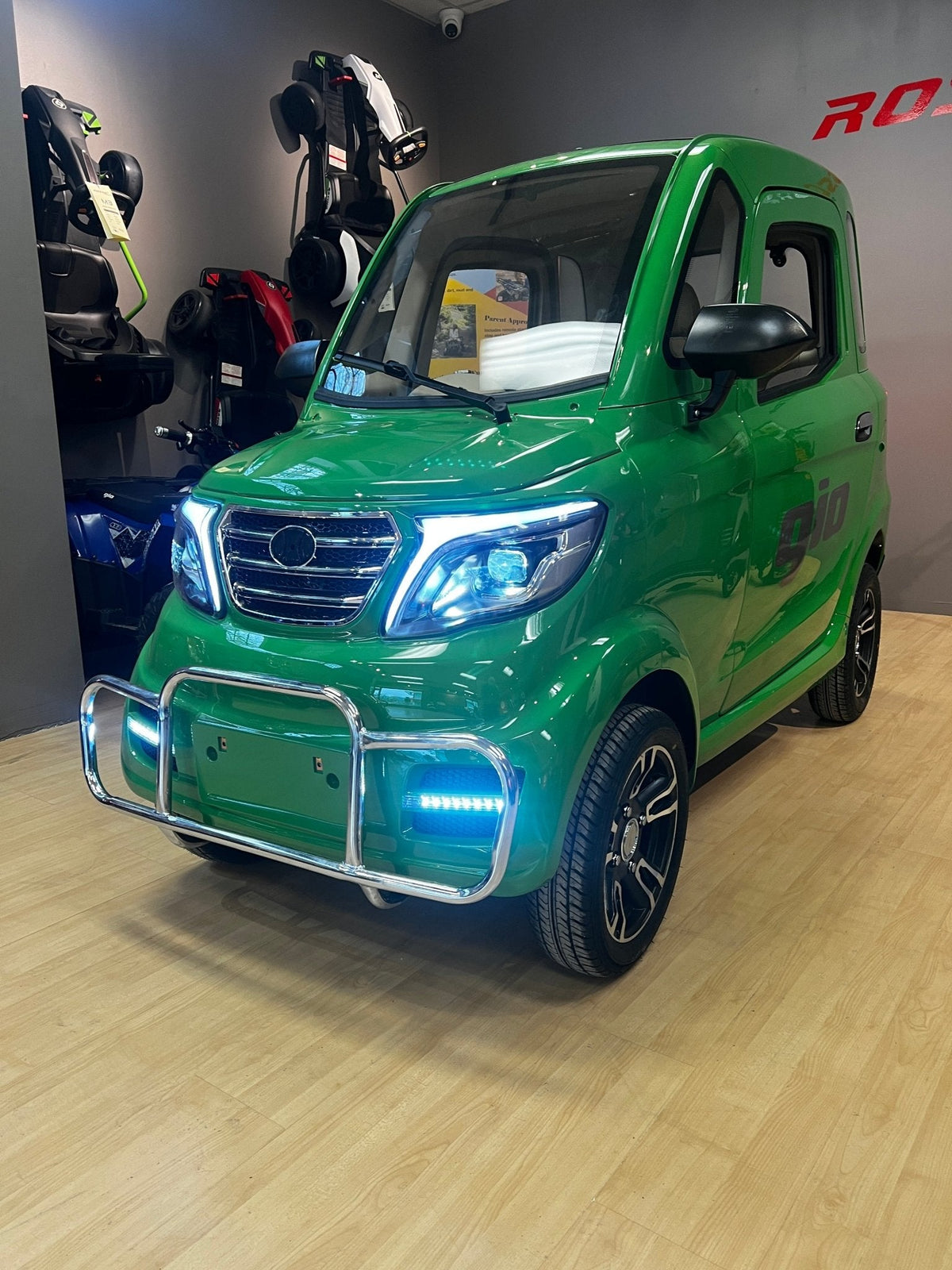 GIO Golf PR Long Range Fully Enclosed Mobility Scooter